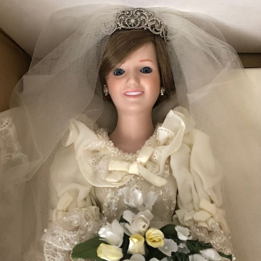 Danbury Mint Princess Diana porcelain Bride doll